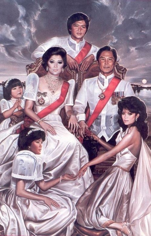 Ang tila monarkiya sa Pilipinas:  Ang mga Marcos sa kanilang pamamayagpag bilang mga hari at reyna ng bansa.  Mula kay Carmen Navarro Pedrosa.